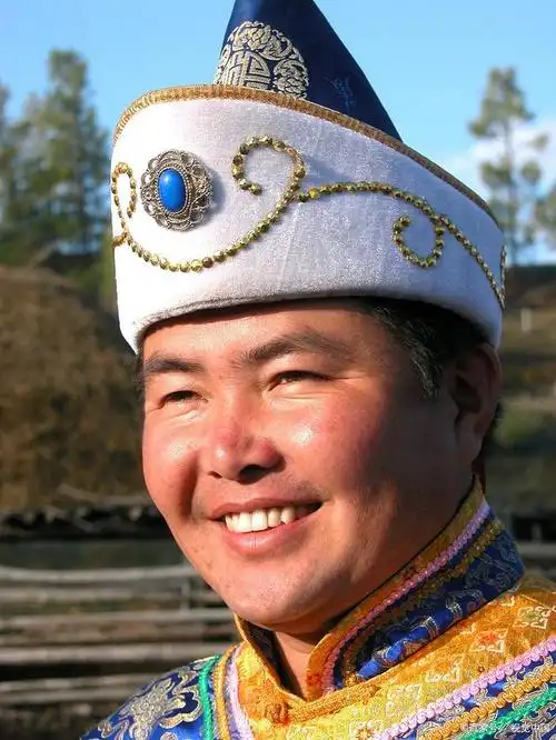 锡伯族人的长相特点