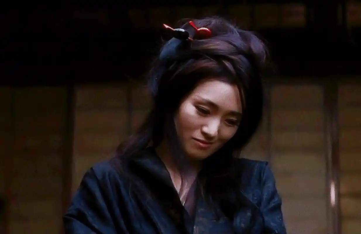 电影《艺伎回忆录》里的巩俐,虽然她此时已经40岁,但演出了一个当红