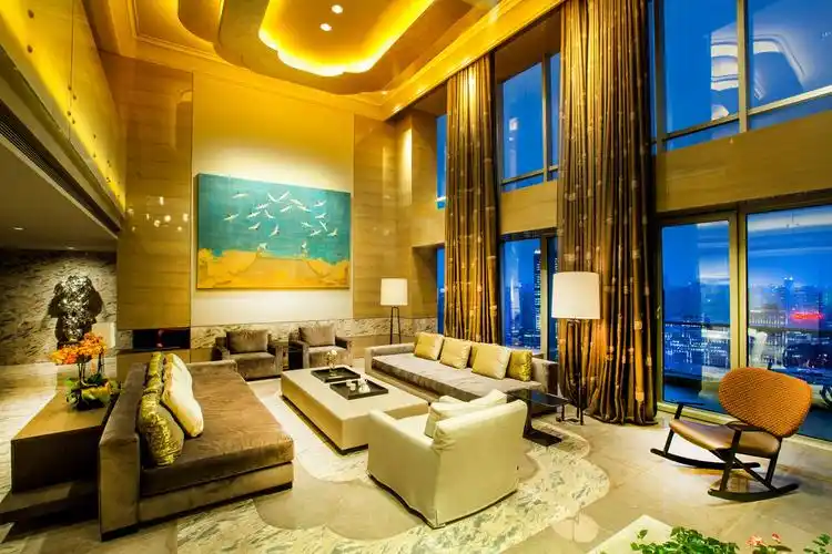 《黄浦江畔顶级豪宅》中粮海景壹号