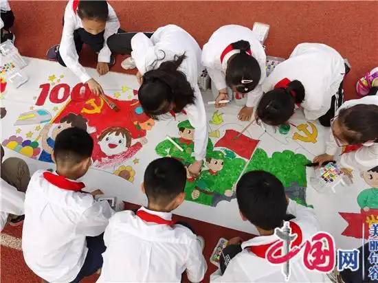 献礼百年"庆祝建党一百周年长卷绘画活动,用手绘党史的方式,庆祝即将