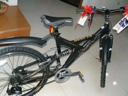 网上搜的,但是型号一样的,捷安特的,而且辐条我不会编.