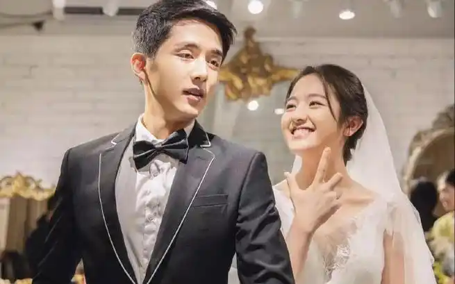 张新成李兰迪泰国旅游正面照