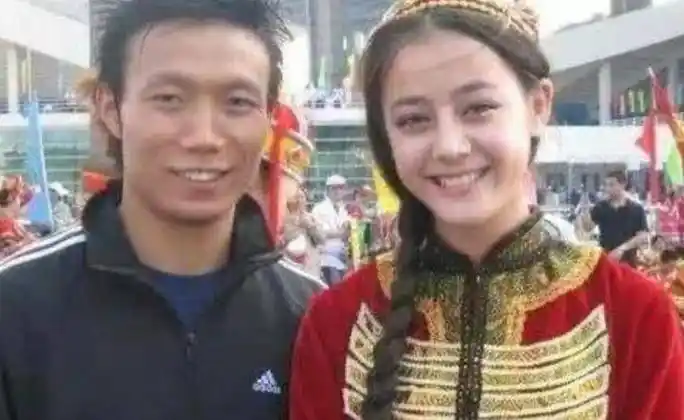 原创42岁阿姨整容成迪丽热巴仅仅花了半个月网友看到照片后愣住