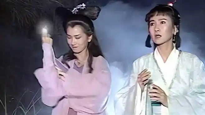 新白娘子:白素贞小青大战蜈蚣精,这干净利落的招式,帅我一脸!