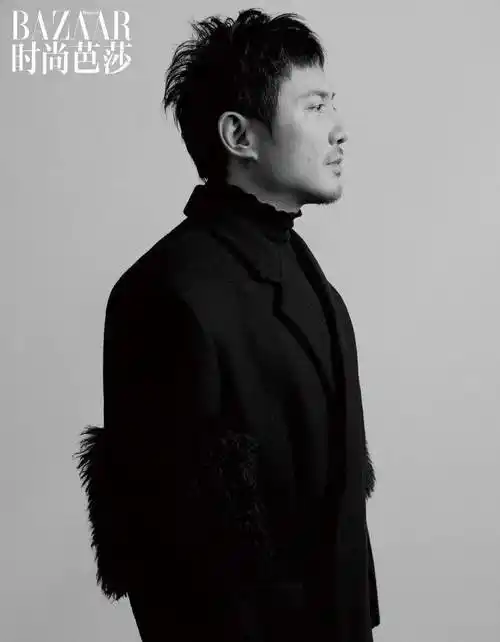沈腾首登《时尚芭莎》写真大片,张弛有度,帅气十足_同色系_高领_外套