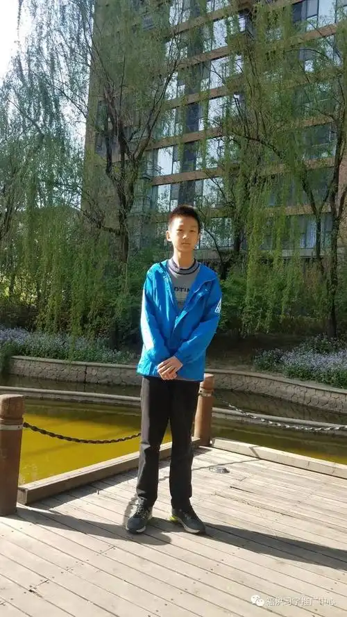 北京市第八十中学睿德分校初一年级董宇峻书法微展