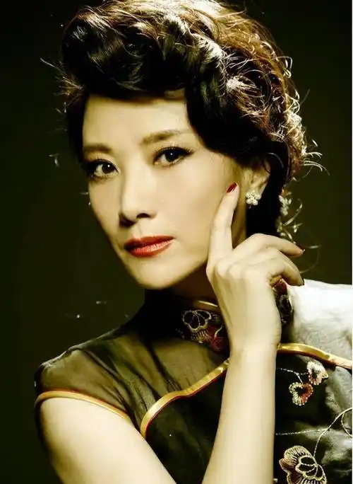 低调演戏35年,一人撑起母亲晚年,59岁婚姻成谜_斯琴高娃_因为_电视剧