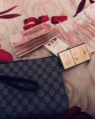 谁有手上拿2万现金照片求一张泡面感谢