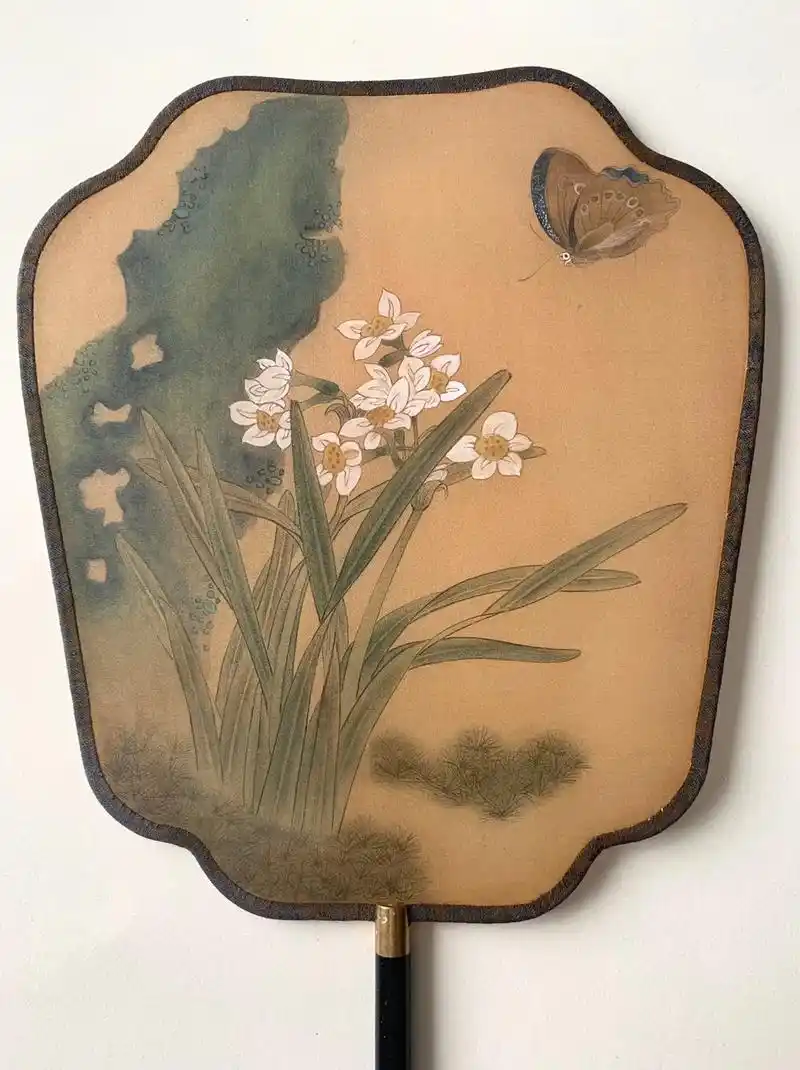 工笔绢本团扇,已完成21把73.定下了一年内完成100把扇子, - 抖音