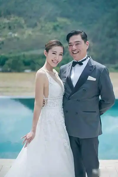 女星闪婚大25岁富豪 李美慧疑奉子成婚
