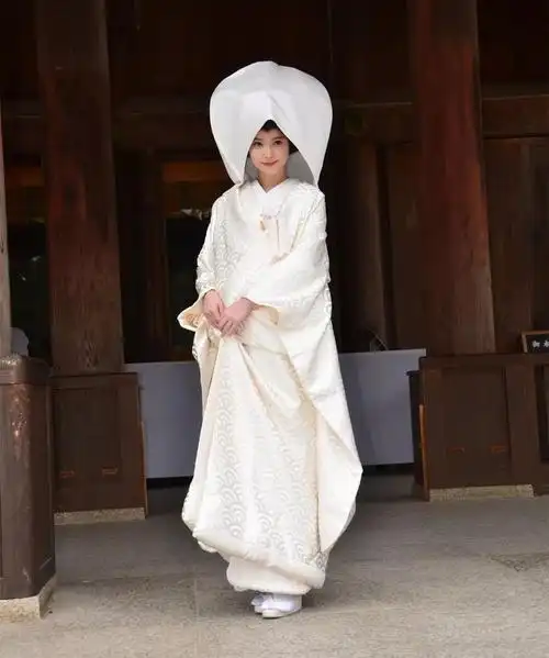 佐佐木希婚礼登热搜,身穿自创品牌婚纱出席婚宴,每件婚纱都美爆了啊!