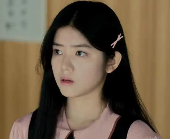 《追光的日子》被赵蕴卓圈粉了,虽然只有17岁,但真的很美很会演