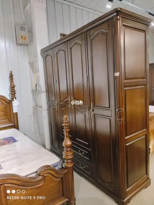 纯实木鹅掌楸木四门衣柜空间布局合理可叠可