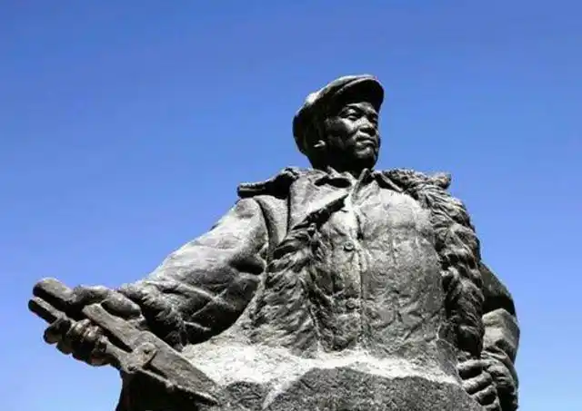 "铁人"王进喜47岁病逝,死后被葬入八宝山,5个子女现状如何?_网易订阅