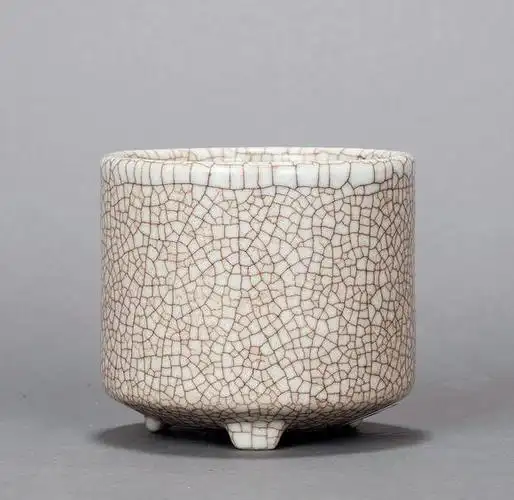 清乾隆哥釉筒式三足香炉