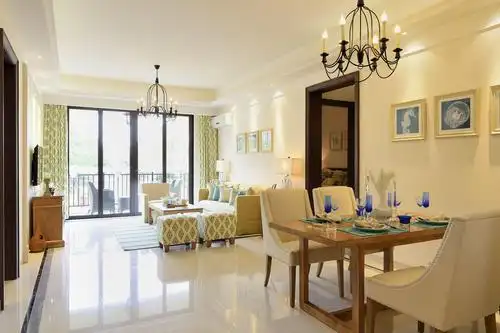 新装修的房子,墙面使用乳白色墙漆,很温馨舒适,这样的感觉真好