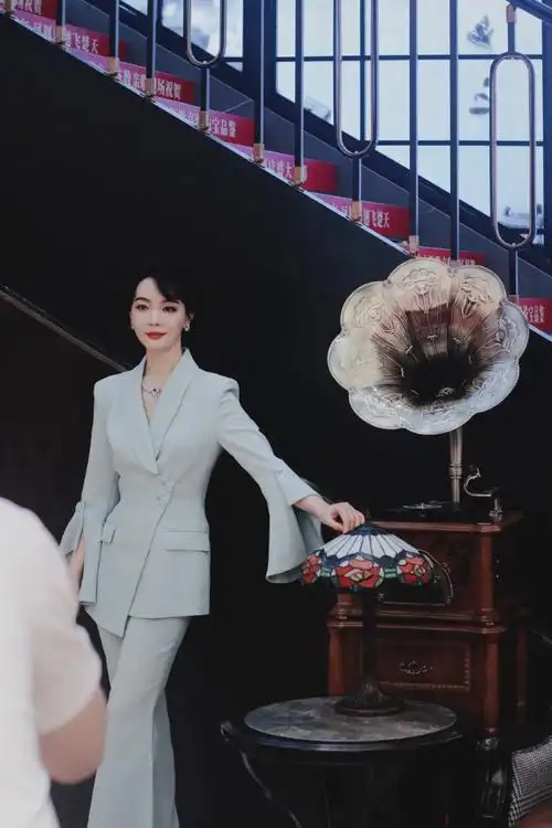 陈数老凤祥品牌全球代言人