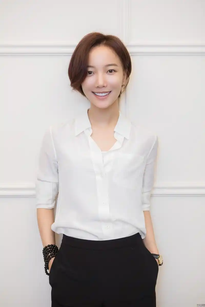 王珞丹出道以来有过不少绯闻,感情生活还是很丰富的