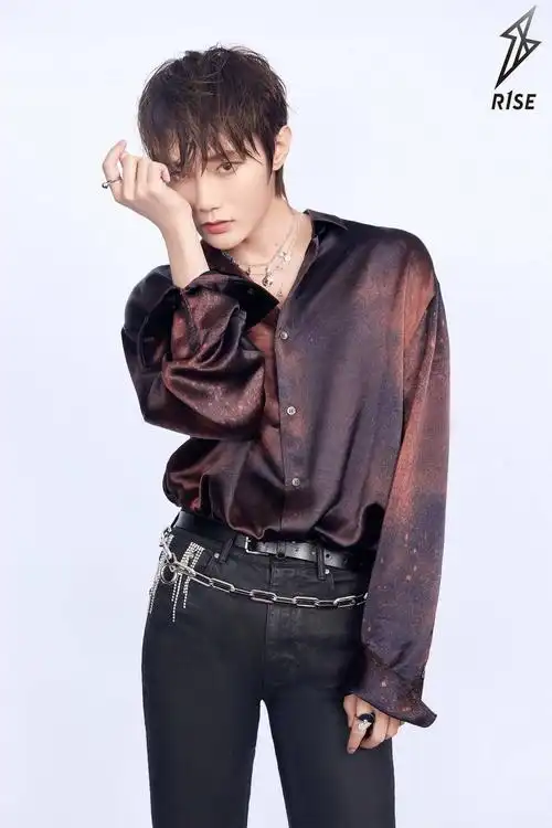 r1se粉色初恋风造型曝光 温柔帅气飘满粉色泡泡