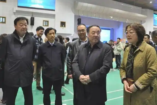 出国留学咨询台,军队文职宣讲台,为同学们现场提供政策咨询,简历诊断