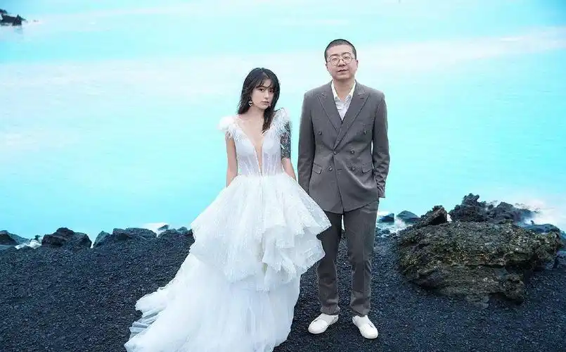 真没想到李诞与黑尾酱离婚了可惜了这一组绝美冰岛婚纱照