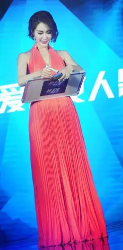 晶女郎胡然化身性感王牌搭黄晓明刘德华攻气足