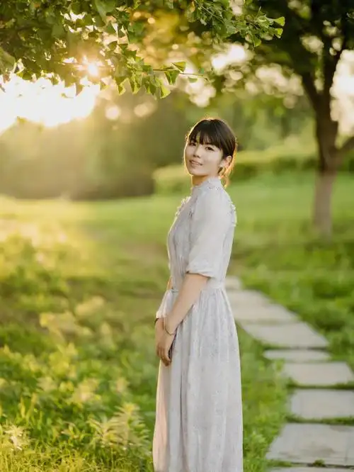 生活照逆光小姐姐