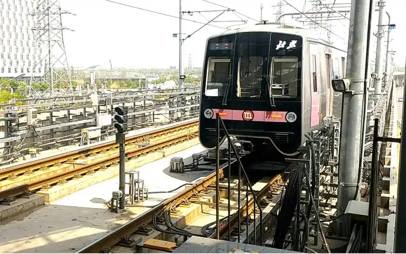 北京地铁14号线dkz53进出站 西段