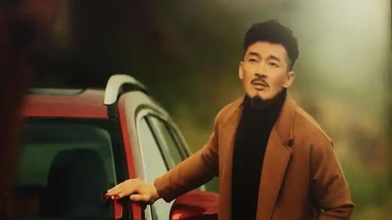 《军师联盟》郭嘉曹磊和网红papi酱先后宣传的荣威成流量汽车