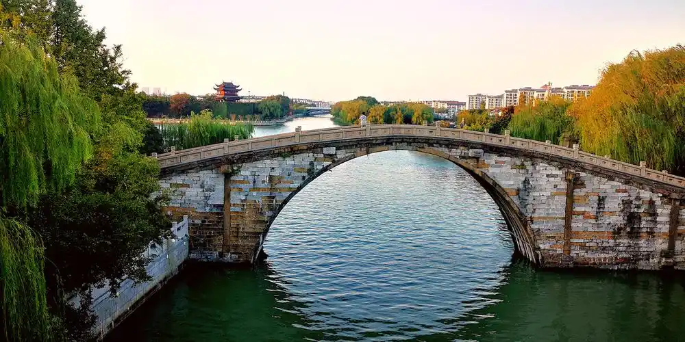 手机拍摄苏州蛇门及东南向的觅渡古桥