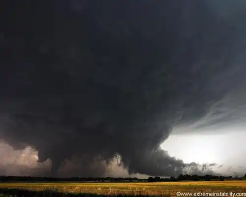 多角度龙卷风壁纸
