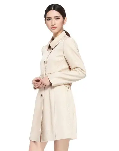 米杏色高贵奢华长袖风衣
