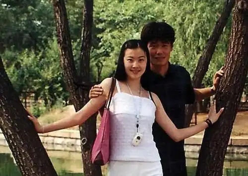 盘点家庭幸福的国脚:李明退役妻儿穿球衣支持,都比不过申思妻子