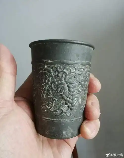 晚清锡器葡萄纹直筒形酒杯|锡器|酒杯|筒形_新浪新闻