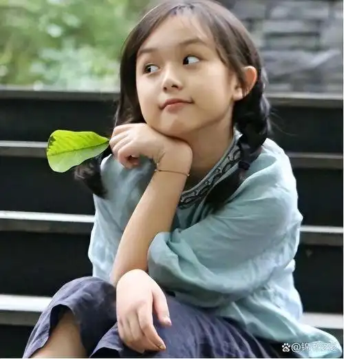 2岁出道年入百万因长相甜美被禁止整容的刘楚恬如今长成啥样