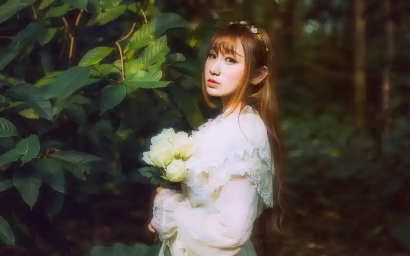 长发森系美女户外唯美写真电脑高清壁纸