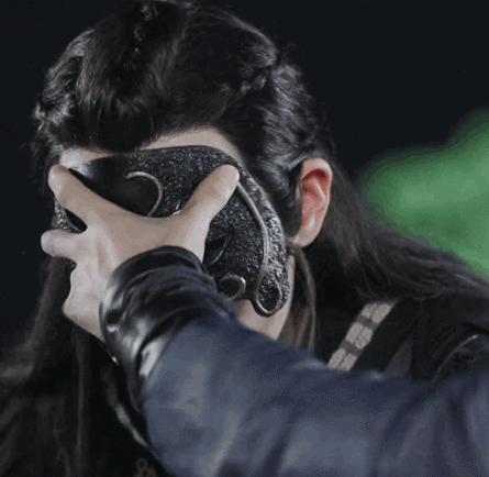 "美男摘面具"别硬演,有人迷倒众生一眼万年,有人我想给他按回去 _吴磊