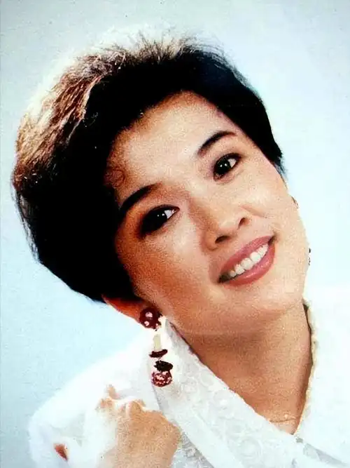 回顾戏骨宋春丽为事业放弃生育61岁终于当上母亲弥补了遗憾