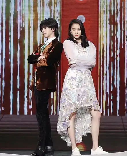 华晨宇关晓彤首次对唱复古时尚超甜美默契感十足好欢乐