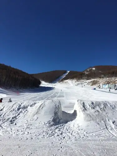 张家口多乐美地滑雪场