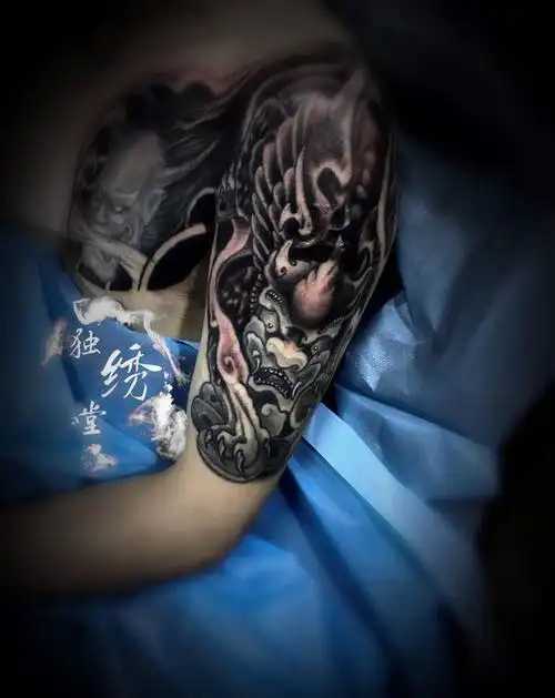 半甲纹身图片_手臂胸部新传统纹身图案