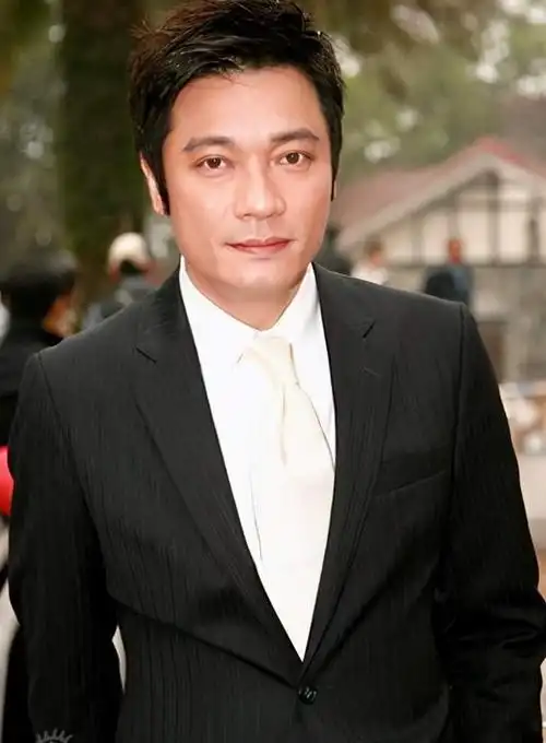 影帝罗嘉良疑似患癌?神秘现身癌症中心,曾抛弃初恋前妻再娶