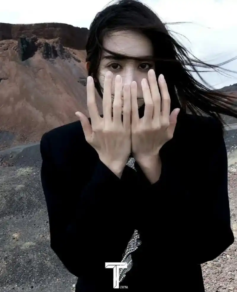 古力娜扎&李一桐 女明星的手都这么骨感分明嘛