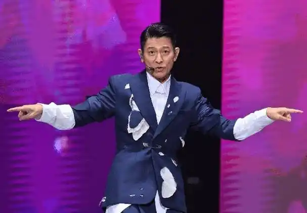 刘德华为演唱会道歉!坦言偶像烦恼,自曝现在只剩下帅了