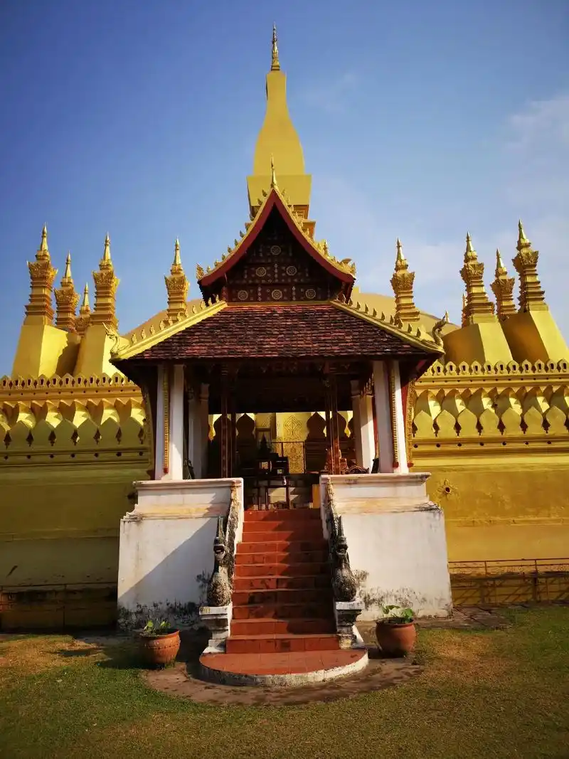 琅勃拉邦琅勃拉邦 诗作者:高翔 在老挝的皇家 - 抖音