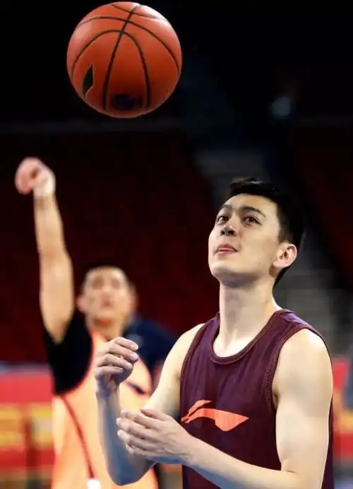 择一队忠一城杨鸣可不只是颜值担当