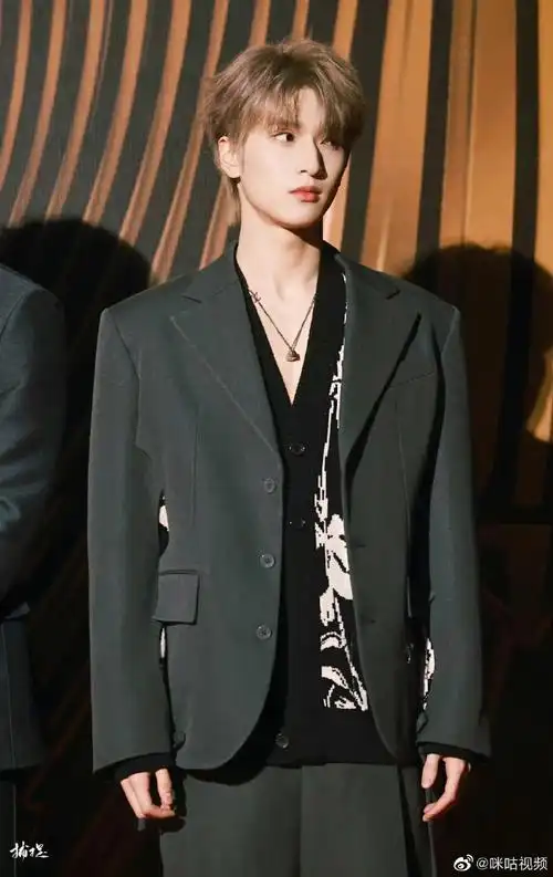 咪咕星鲜事##严浩翔微博音乐盛典白金发色造型##严浩翔染发vlog