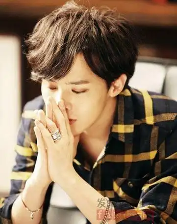 权志龙造型解析,gd挑战夕阳红造型,突然觉得也很帅!