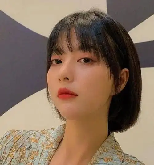 2022女士短发直发发型图片,可盐可甜款式多样