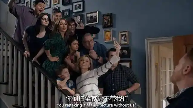 卡梅伦(cameron)是一对同性伴侣,他们养育了一个越南裔女儿莉莉(lily)